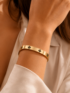 Fleur Clover Bangle