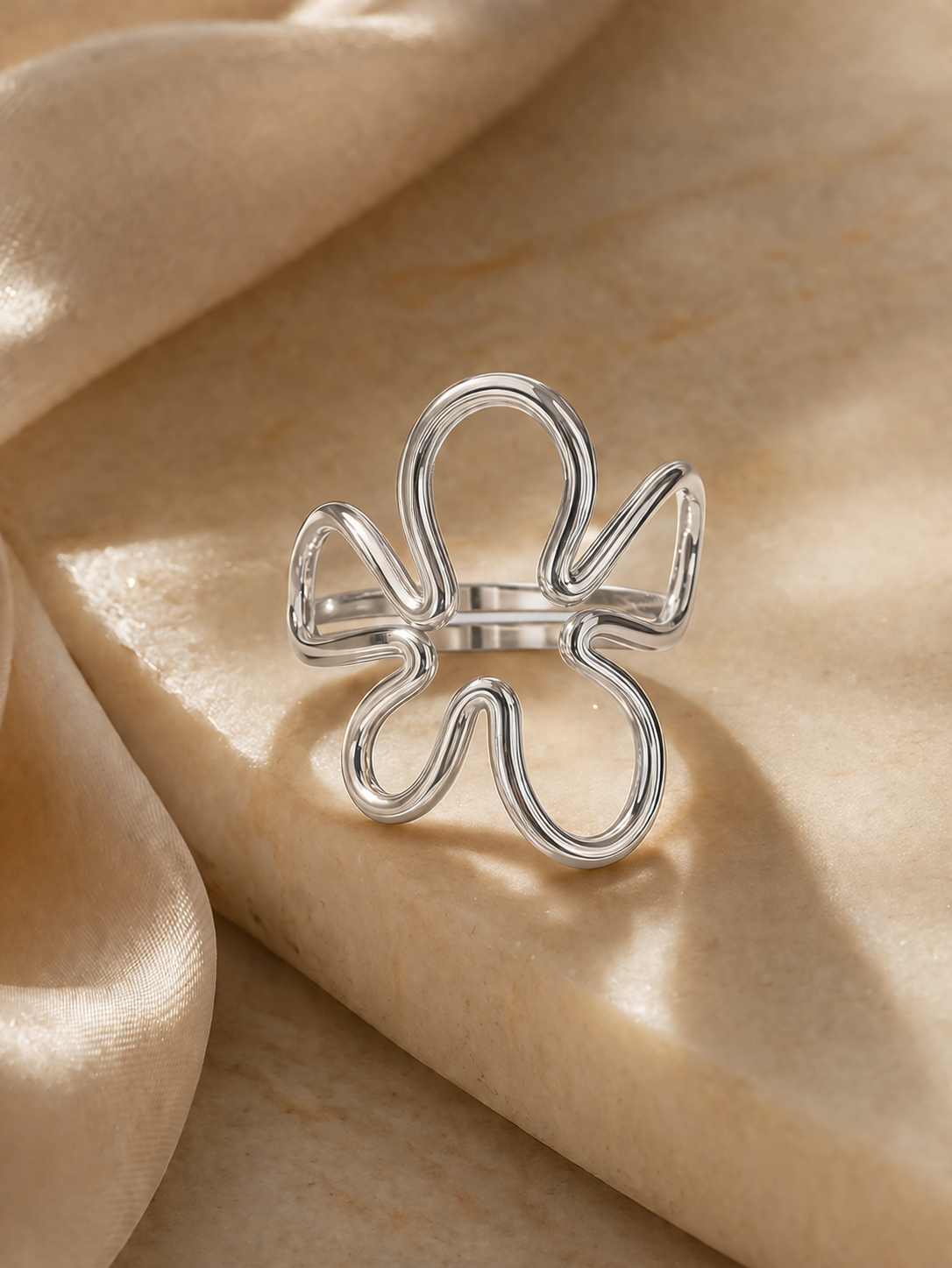 Fluid Bloom Ring – Briset London