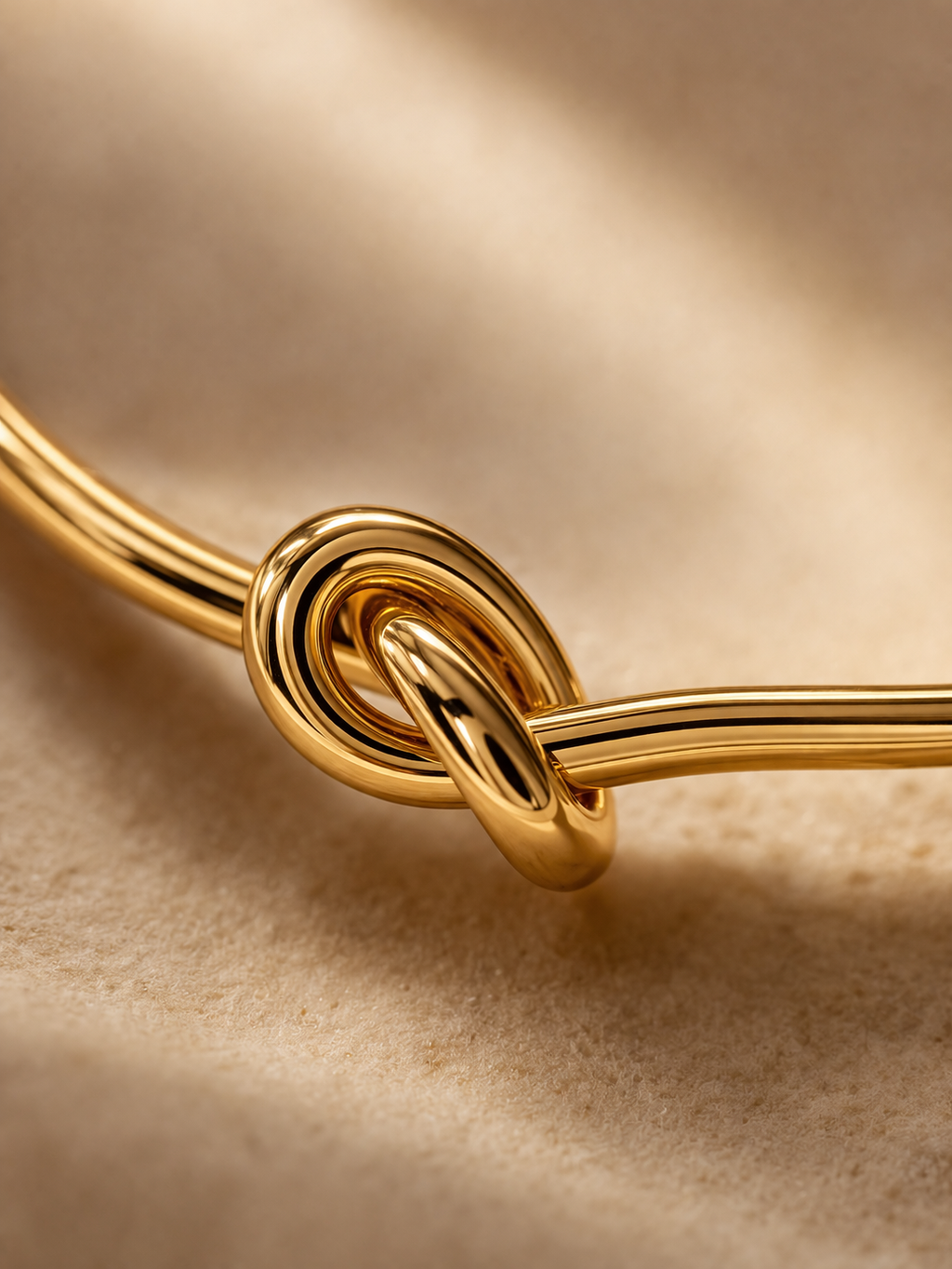 Knot Bangle – Briset London3